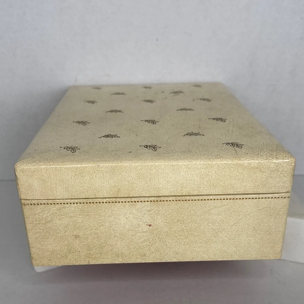 Vintage 1970's Cream and Gold Leaf Pattern Faux Leather Jewelry Box no key
